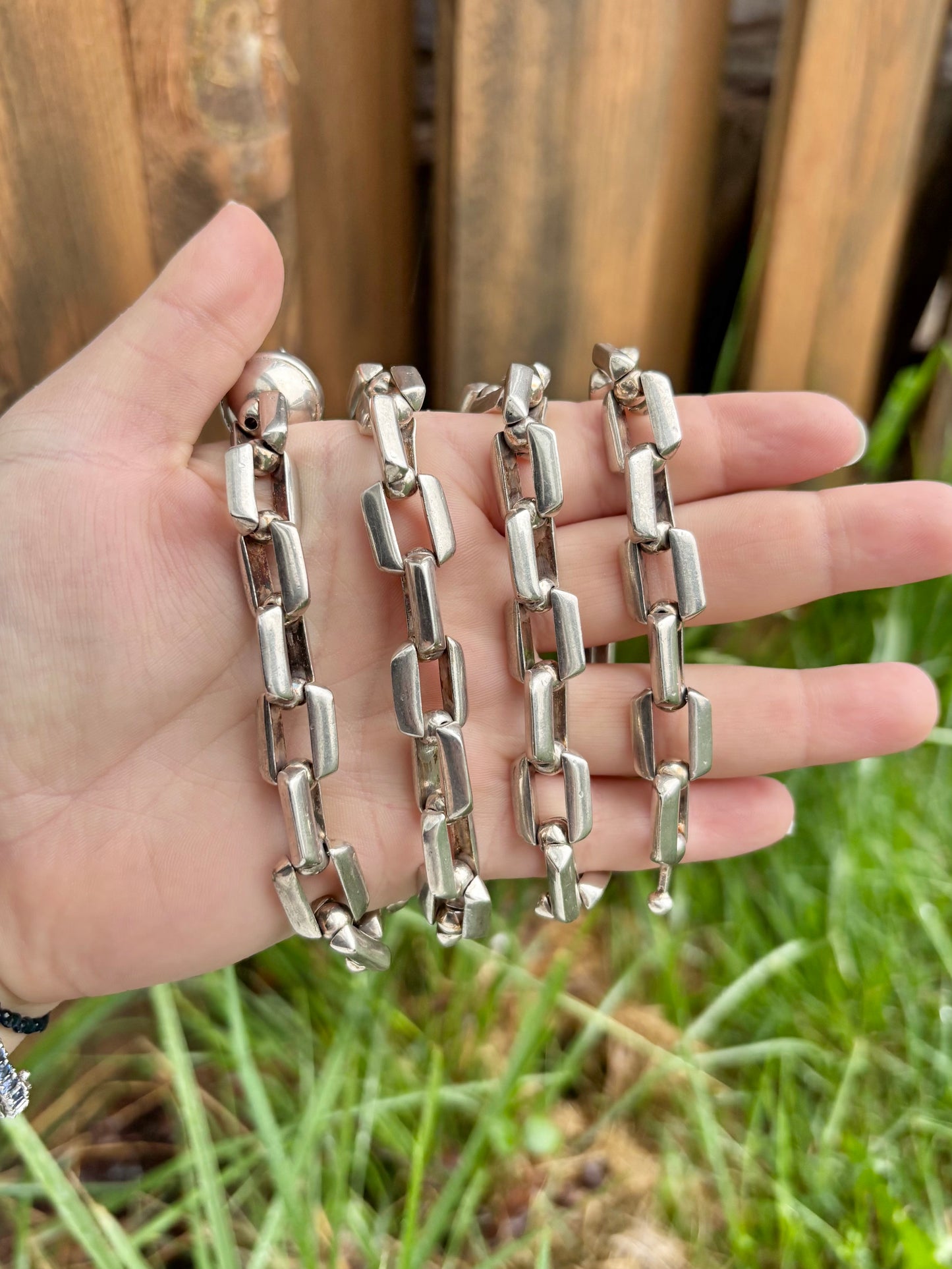 Anchor Link Chain with Ball Closure