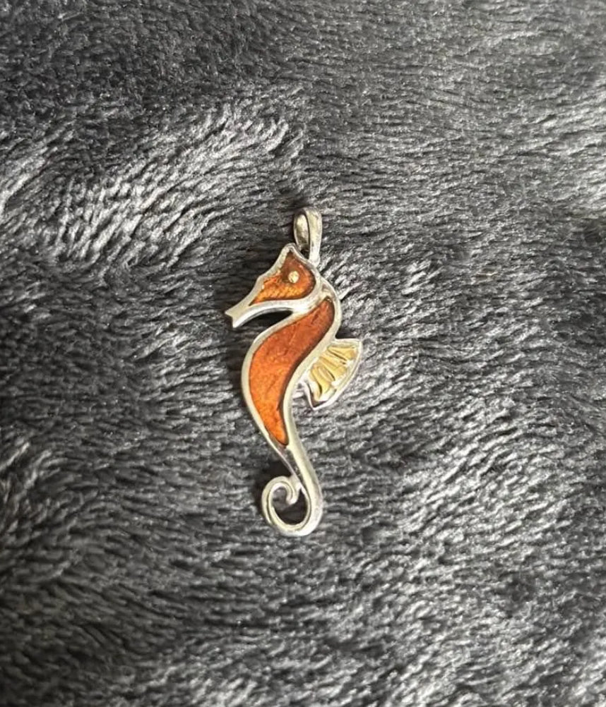 Na Hoku Seahorse Pendant with 18k Gold