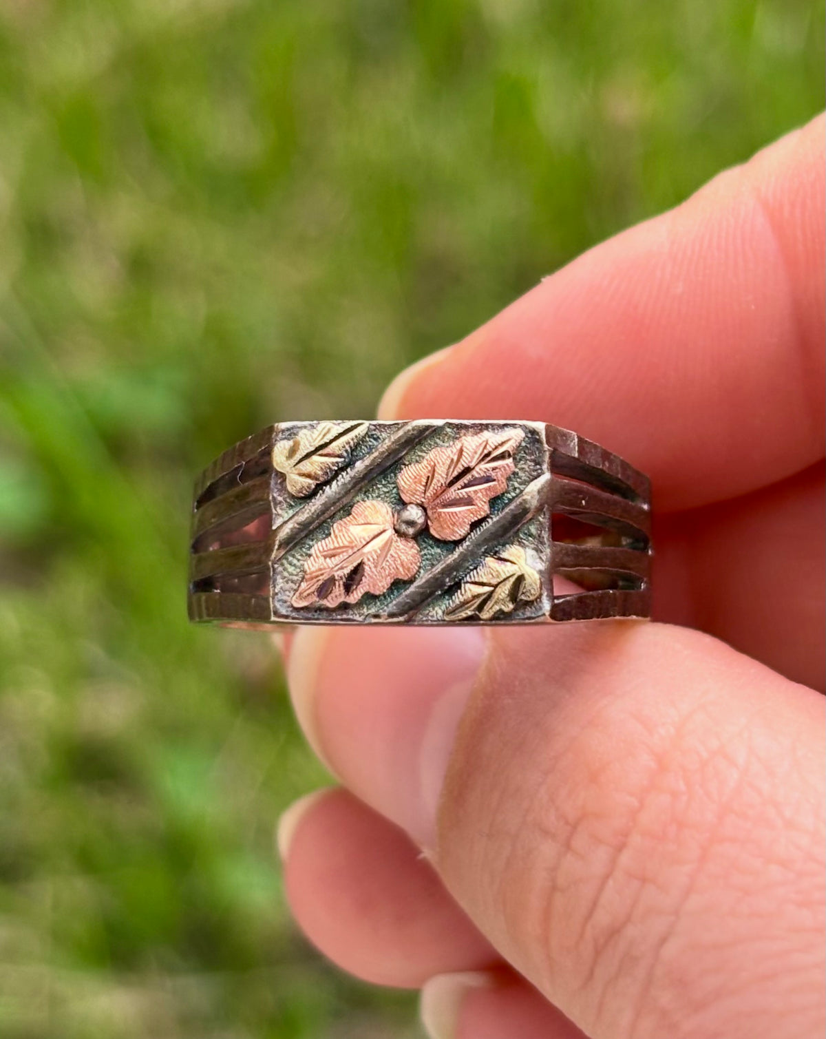 Landstrom's Black Hills Gold 10K Rose & Green Gold Sterling Silver Ring - Sz 11