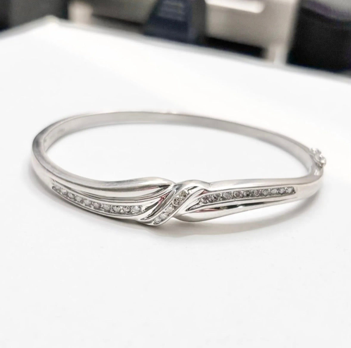 1/2ctw Diamond Wave Bangle