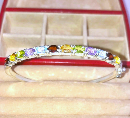 Brazalete de granate, amatista, peridoto, topacio azul y topacio amarillo