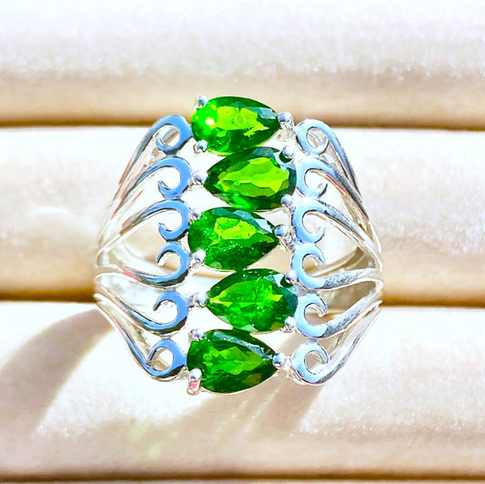 Pear Cut Chrome Diopside in Swirl Setting Ring