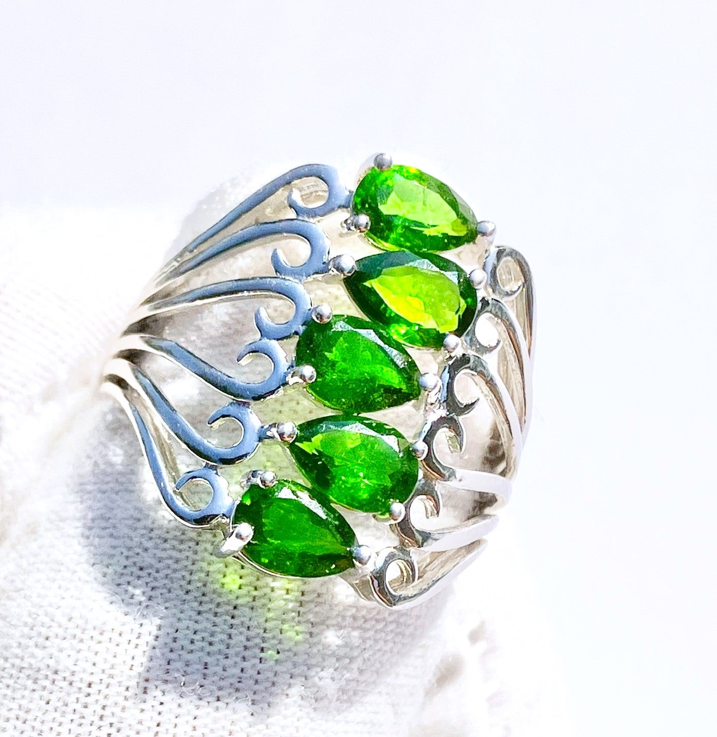 Pear Cut Chrome Diopside in Swirl Setting Ring