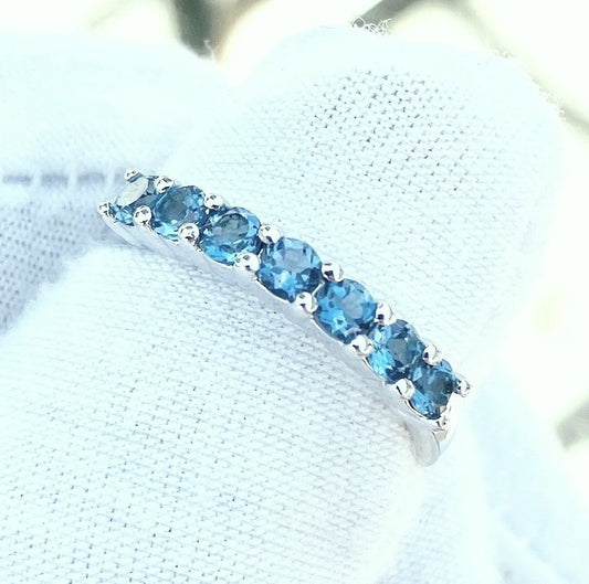 Anillo de topacio azul Londres de 7 piedras