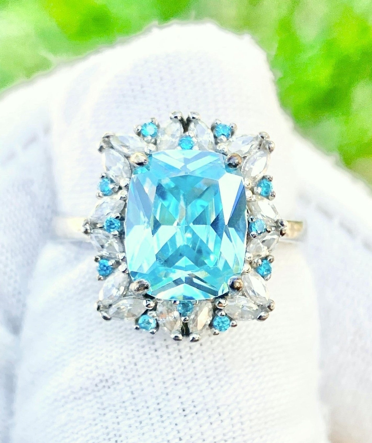 Elongated Cushion Cut “Aquamarine” in “Diamond” and “Aquamarine” Setting Ring
