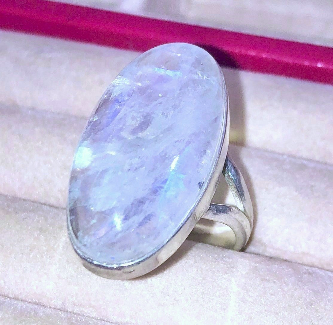 Anillo de piedra de luna ovalada