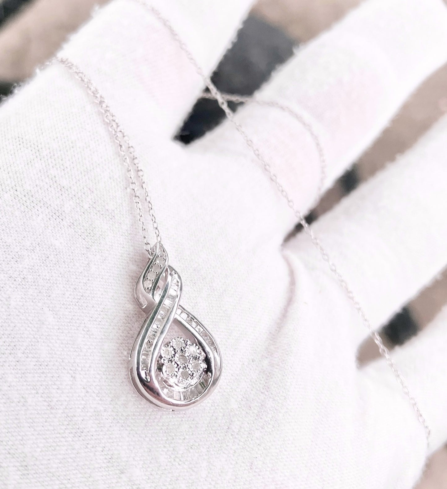 Diamond Clover Infinity Ribbon Necklace