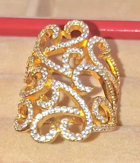 Anillo de dedo largo con remolino "Diamante" chapado en oro