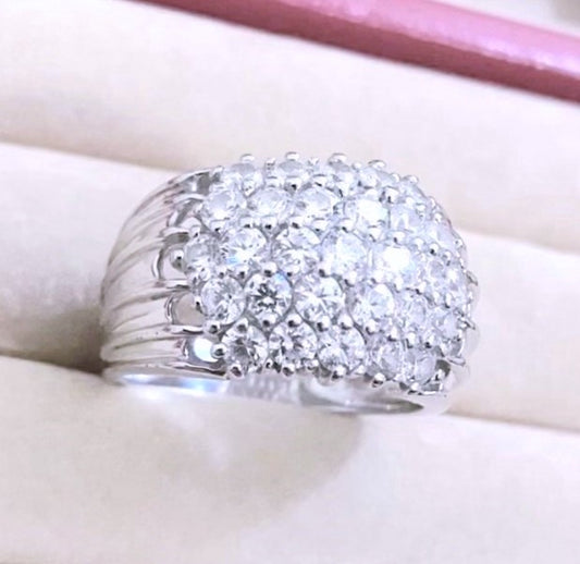 Anillo Pavé "Diamante" con Hileras Grabadas